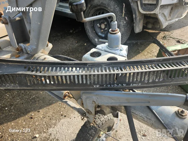 Пластмасова кора за чистачки за VW Touran 2003-2010., снимка 2 - Части - 55422564