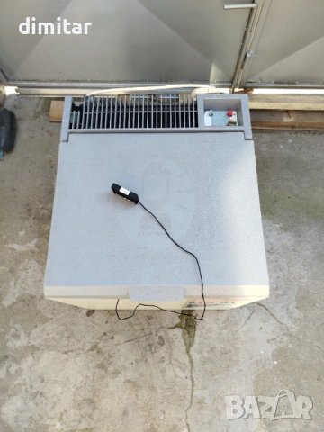 Хладилник COLEMAN MAXI BAR -12 V/220V/GAZ - № 1, снимка 3 - Хладилни чанти - 54420797