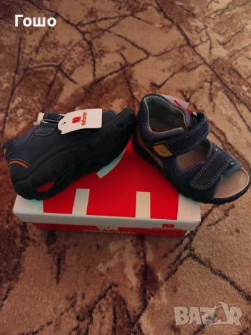 Чисто нови детски сандали