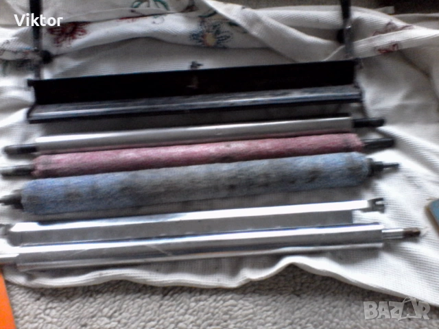 Продавам на символична цена комплект валове за овлажнителния апарат на офсетова машина РОМАЍОР, снимка 4 - Други машини и части - 54131293