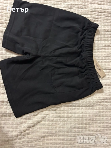 Продавам къси панталони essentials fear of god., снимка 2 - Панталони - 54715465