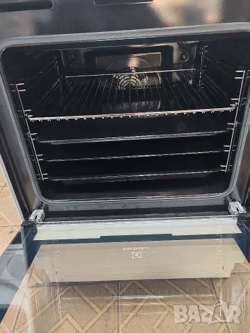 Свободно стояща печка с керамичен плот Electrolux с две години гаранция!, снимка 5 - Печки, фурни - 55685332