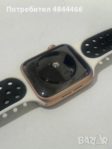 Apple Watch SE 44 mm, снимка 2 - Смарт гривни - 54743935