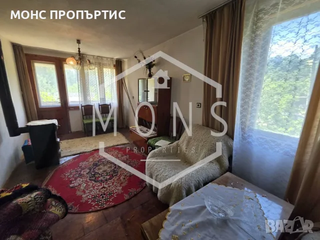 Двуетажна просторна къща в село Стоките, обл. Габрово., снимка 3 - Къщи - 55349179