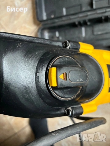 Перфоратор Dewalt D25013, снимка 3 - Перфоратори - 54516717