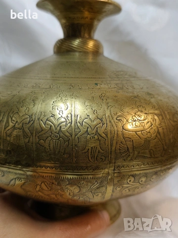 Автентичен индийски ритуален съд Чамбу (Chambu), изработен от дебел и масивен месинг., снимка 6 - Антикварни и старинни предмети - 54649395