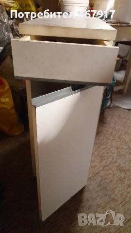 Бял шкаф за кухня/съхранение