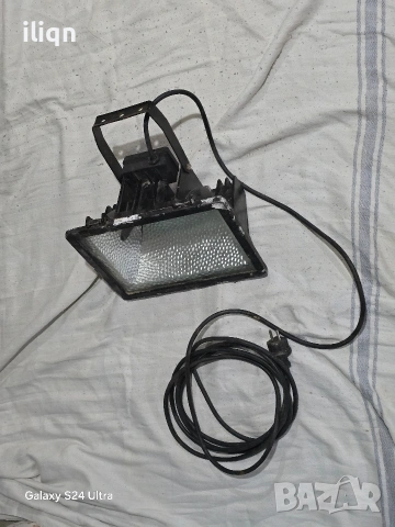 5 метра кабел. 1000W. Това е Bos Elektro халогенен прожектор с мощност 1000W , снимка 5 - Прожектори - 54478014