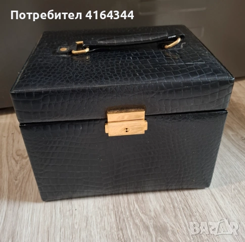 Малък куфар за бижута или гримове