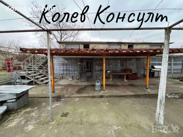 продавам две двуетажни къщи в един общ двор в село Навъсен, община Симеоновград, снимка 7 - Къщи - 54642803