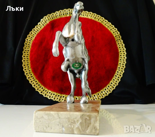 Калаена статуетка,фигура изправен Кон,мрамор. , снимка 3 - Статуетки - 55101860