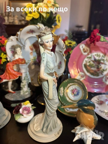 Capodimonte Italy  Circa 1987 Dear Studio figurine of an elegant lady’s Код P2068, снимка 17 - Декорация за дома - 53998008