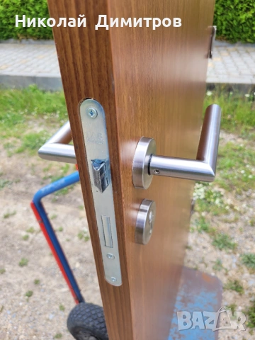 Продавам дървена входна врата с каса   206х92,5х4 см, снимка 5 - Входни врати - 54745313