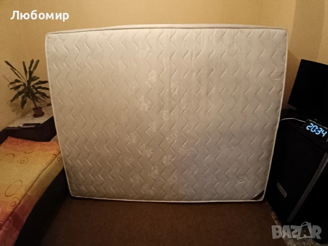 Продавам двоен еднолицев матрак модел Хегра