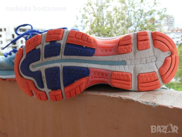 продавам дамски маратонки asics gel nimbus 20,номер 37, снимка 4 - Маратонки - 54366686