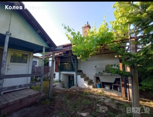 Продавам КЪЩА С ДВОР в с. Велика., снимка 3 - Къщи - 54279982