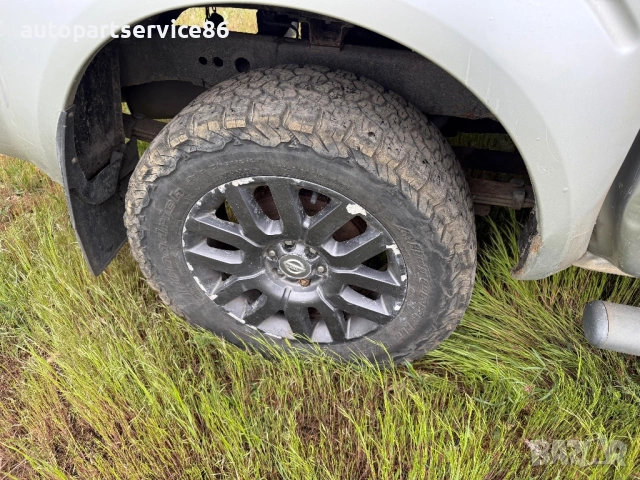 На части Nissan Navara 3.0 dci автоматик 2012 , снимка 13 - Автомобили и джипове - 54537095