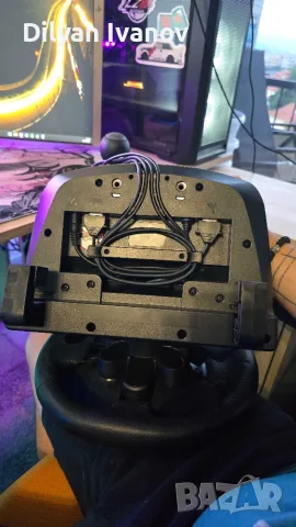 Волан - Logitech G923 Trueforce Sim Racing Wheel + Logitech® G Driving Force™ Shifter, снимка 4 - Друга електроника - 55677776