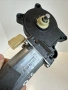 Мотор за стъклоповдигач на предна дясна врата за Land Rover Range Rover 3.0D (2006) 0130821953 Bosch, снимка 2