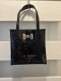 Оригинална чанта Ted Baker Icon Bag – Черна с панделка
, снимка 1