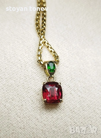 "Тайнствен Пламък“ – авторски медальон с редки натурални гранати! Нов!, снимка 2 - Колиета, медальони, синджири - 54083968