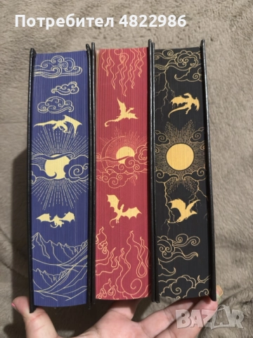 поредицата Четвърто крило плюс подарък книжка за оцветяване , снимка 7 - Художествена литература - 55533471