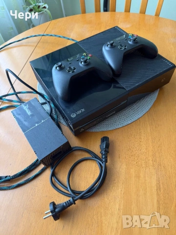 Xbox One + 2 контролера + захранване, снимка 5 - Xbox конзоли - 54388641