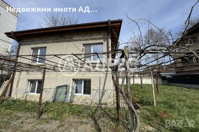 Двуетажна къща с просторен двор в гр. Попово, снимка 3 - Къщи - 53996839