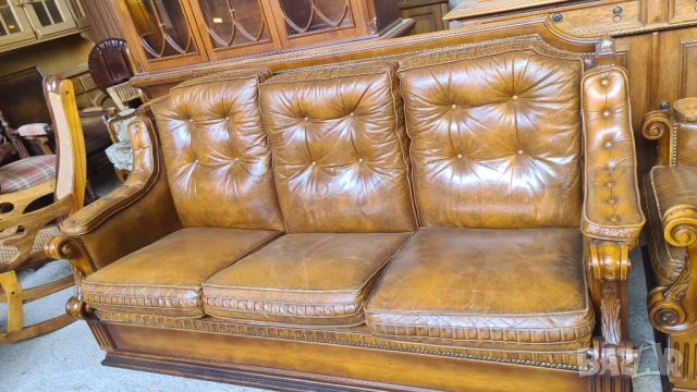 Елегантна Кожена Холова Гарнитура „Vintage Chesterfield“ – Комплект 3+1+1, снимка 2 - Дивани и мека мебел - 54205161