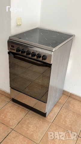 Стъклокерамична готварска печка Indesit