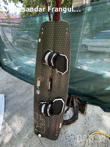 Продавам карбонова кайтсърф дъска CrazyFly Raptor Pro LTD, размер 136 × 41 см.