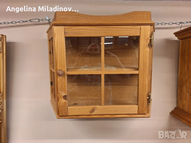 Витринка за стена 