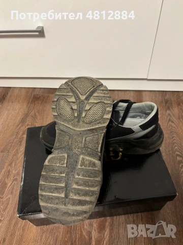 Продавам мъжки обувки Guess, снимка 4 - Спортно елегантни обувки - 54368622