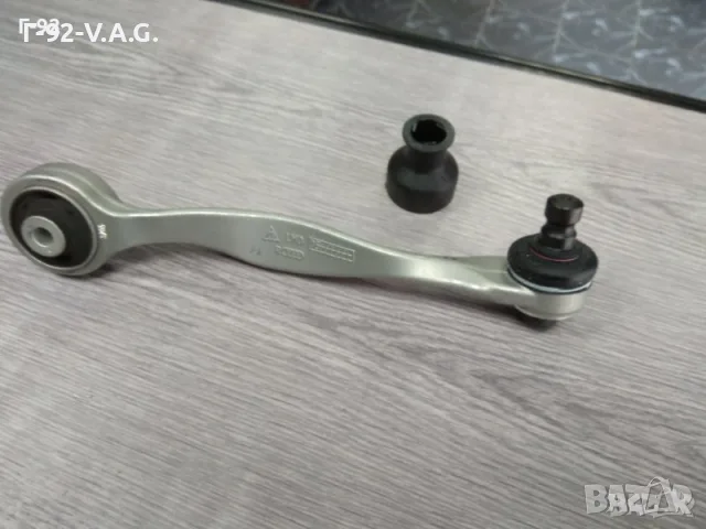 8E0407510A**NEU**VAG**AUDI*носач преден мост десен (горен заден) 
