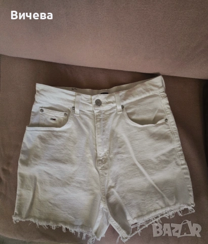Къси бели дънки Tommy Hilfiger , снимка 3 - Къси панталони и бермуди - 54349767
