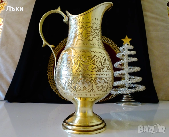 Уникална бронзова кана за вино,релефни орнаменти,позлата. 