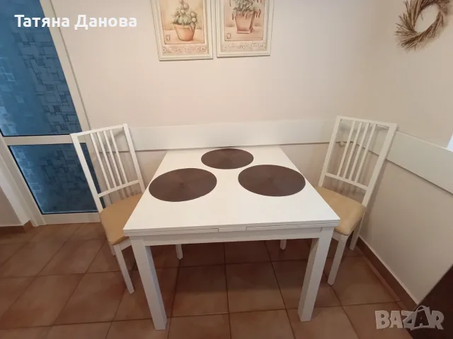 Трапезна маса с два стола ИКЕА, снимка 2 - Маси - 55401512