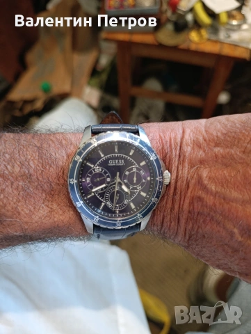 часовник Guess