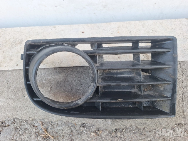 Дясна Решетка Във Предната Броня Volkswagen Golf 5 от 2004-2009 Година Голф 5