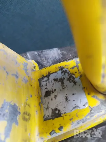 За части - Atlas Copco вибратор за бетон, снимка 8 - Компресори - 55503457