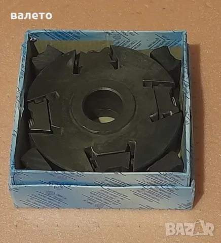 Фрезова глава за дърво за 4 ножа