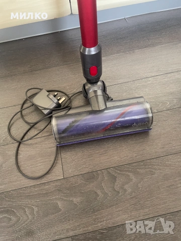 Акумулаторна прахосмукачка DYSON V-8, снимка 6 - Прахосмукачки - 55035091