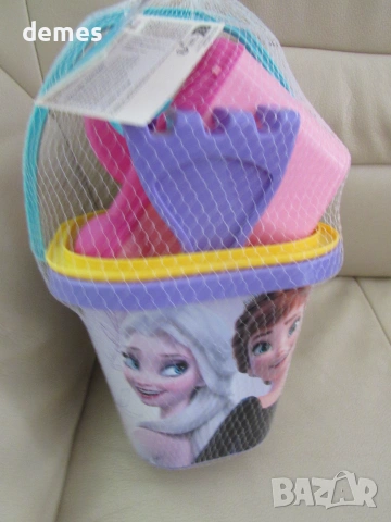 Пластмасова кофичка за пясък на DISNEY с Леденото кралство, снимка 5 - Фигурки - 54974398