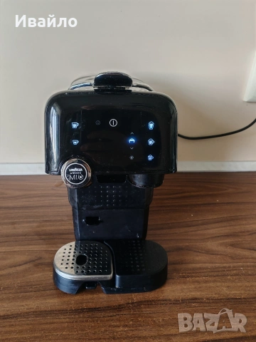 Кафе машина с капсули Lavazza , снимка 4 - Кафемашини - 54190799