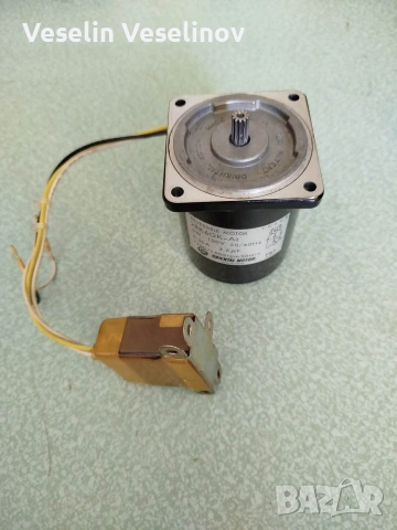 Реверсивен двигател Oriental Motor 2RK6GK-A2 (100V) с назъбена ос - 2 бр., снимка 2 - Електродвигатели - 54342802