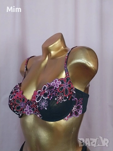 hunkemoller 80 D Черен дантелен сутиен с богата бродерия , снимка 2 - Бельо - 54385344