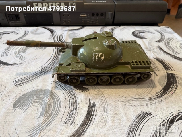 Ретро руски метален танк