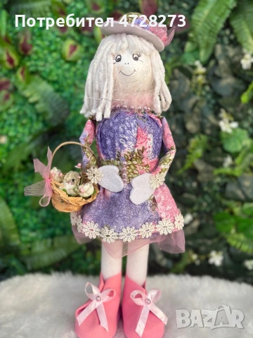 Лилава кукличка с цветя