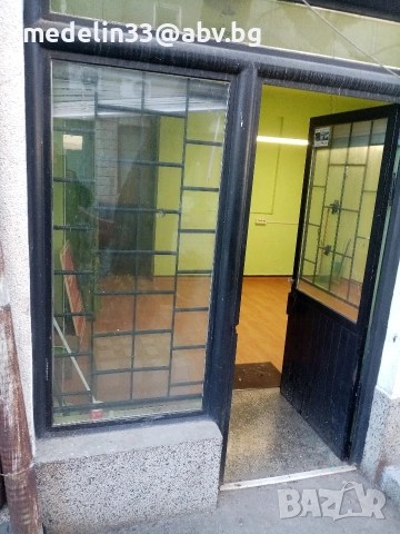 Магазин, офис, ателие 18 м2, плюс склад 10 м2, партер, срещу Кооп.пазар.ул. Шипка 12