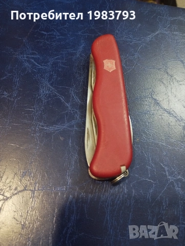 Голям Victorinox Adventurer със стопиращ бутон., снимка 5 - Ножове - 54709912
